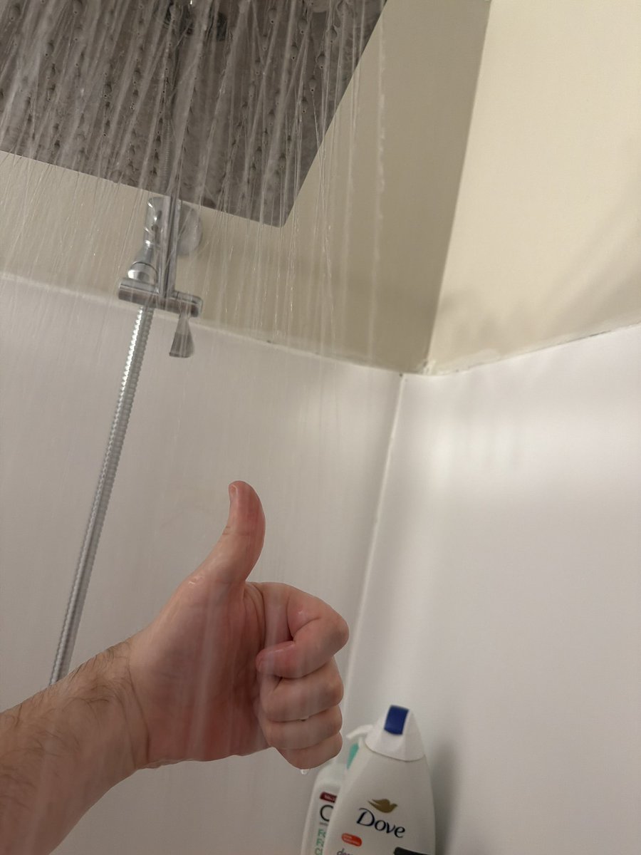 xDamio's tweet photo. Just ordered chipotle in the shower. They hate to see a white boy in motion like me https://t.co/JpPfIj2QP6