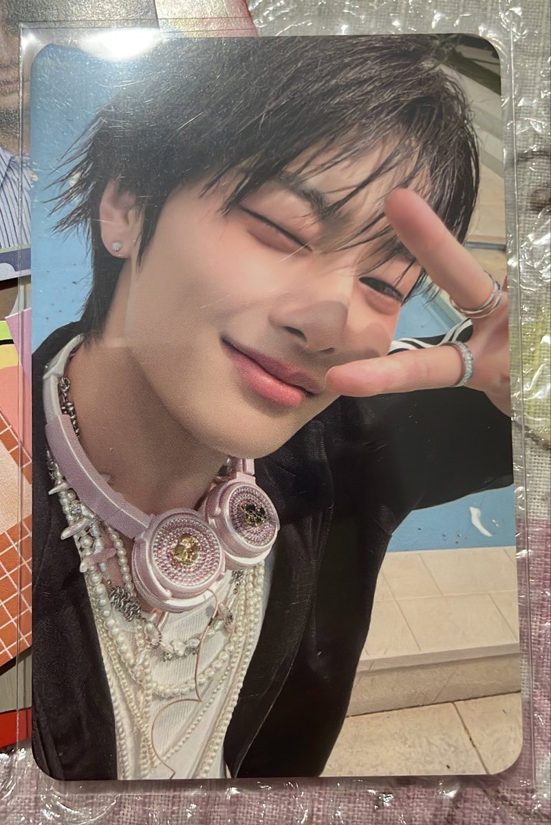 ezmelk's tweet photo. feedback mais do que positivo para @lamooncore pela venda desse jeongin lindooo!!!! fiquei emocionada com a embalagem lindíssima. o envio foi super rápido e seguro. muito obrigada, diva!!! 💝💝💝 https://t.co/KP3P9OOKkC