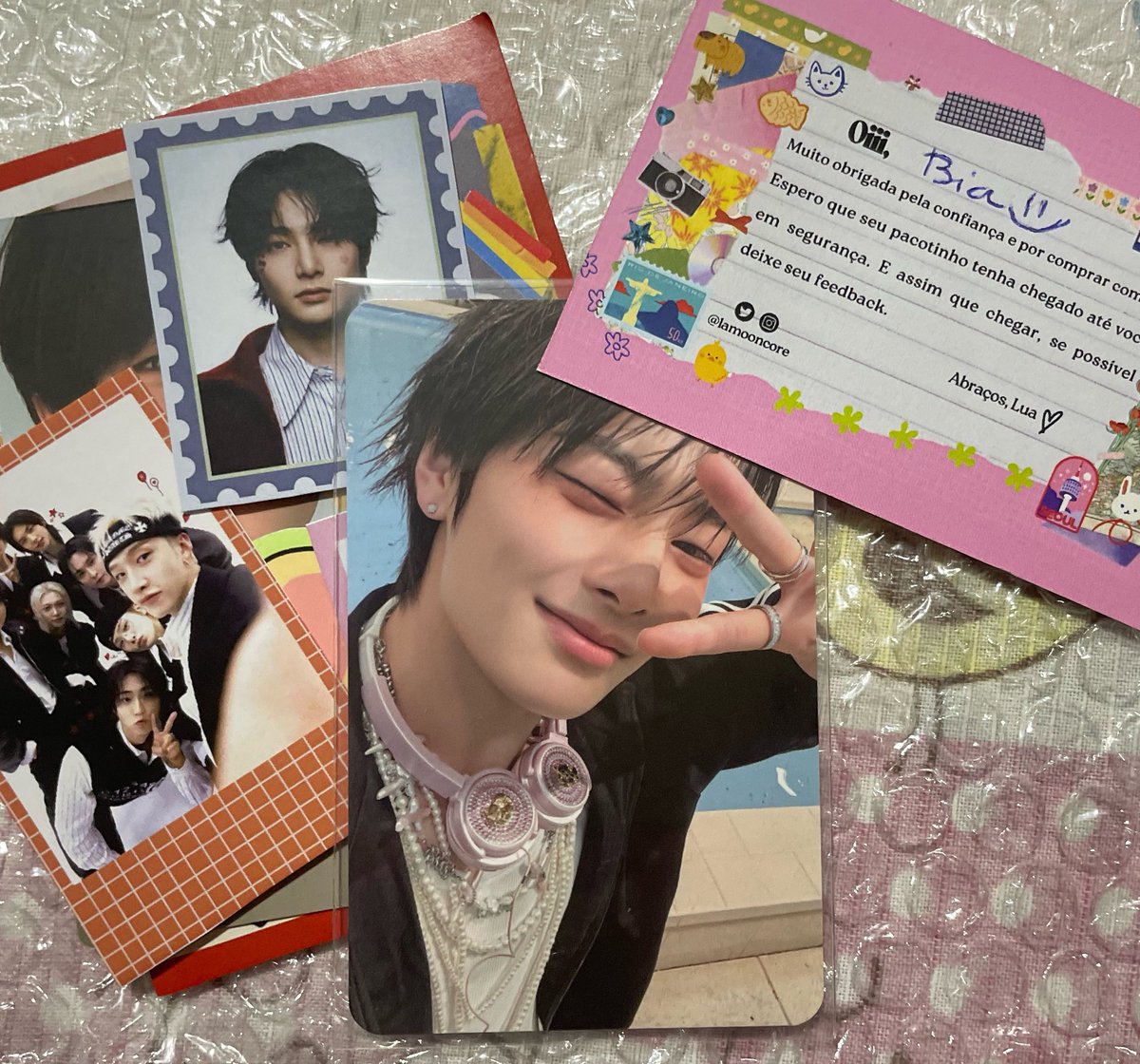 ezmelk's tweet photo. feedback mais do que positivo para @lamooncore pela venda desse jeongin lindooo!!!! fiquei emocionada com a embalagem lindíssima. o envio foi super rápido e seguro. muito obrigada, diva!!! 💝💝💝 https://t.co/KP3P9OOKkC