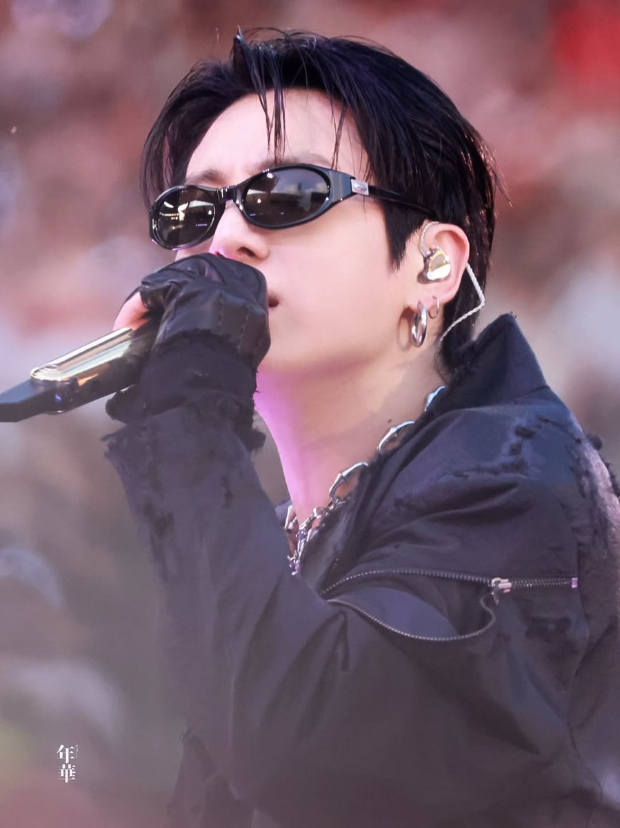 JkSouthAfrica's tweet photo. This man is literally every fantasy come true🙇🏻‍♀️

[#Jungkook - Brussels D1]

[1/5] https://t.co/7B6u8UGNkQ