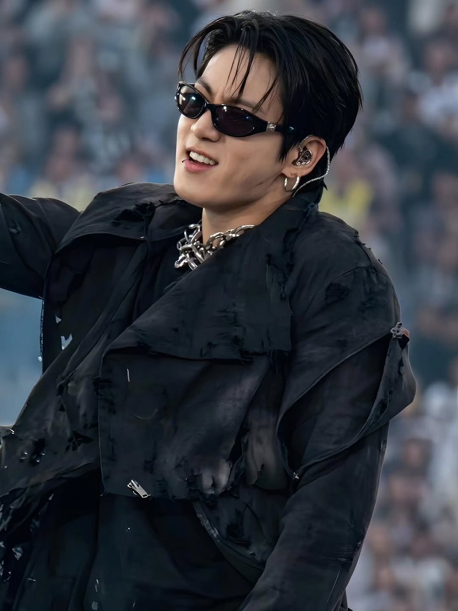 JkSouthAfrica's tweet photo. This man is literally every fantasy come true🙇🏻‍♀️

[#Jungkook - Brussels D1]

[1/5] https://t.co/7B6u8UGNkQ