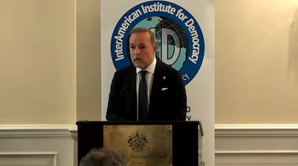 nicolaspizzi's tweet photo. Hoy me tocó exponer sobre el AFAgate en un evento organizado por el @Intdemocratic. Se ve que hay gente nerviosa porque mandaron a este sr, con el cargo de "embajador de AFA en Miami" a amenazar con más denuncias. Tienen que dar explicaciones en la Justicia https://t.co/kLIR8LFWmH