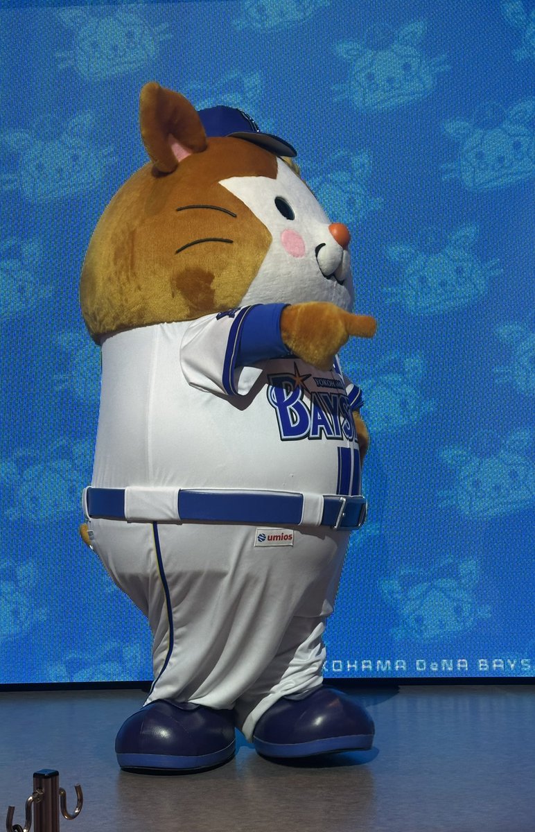 azuoaho's tweet photo. ちぇっからのいじけて、意味わからんよっと猛抗議始めるスターマン🐹
可愛すぎましたわ…😮‍💨手可愛い💙💙💙
#baystars  #ベイスターズ https://t.co/jSIcskVweU