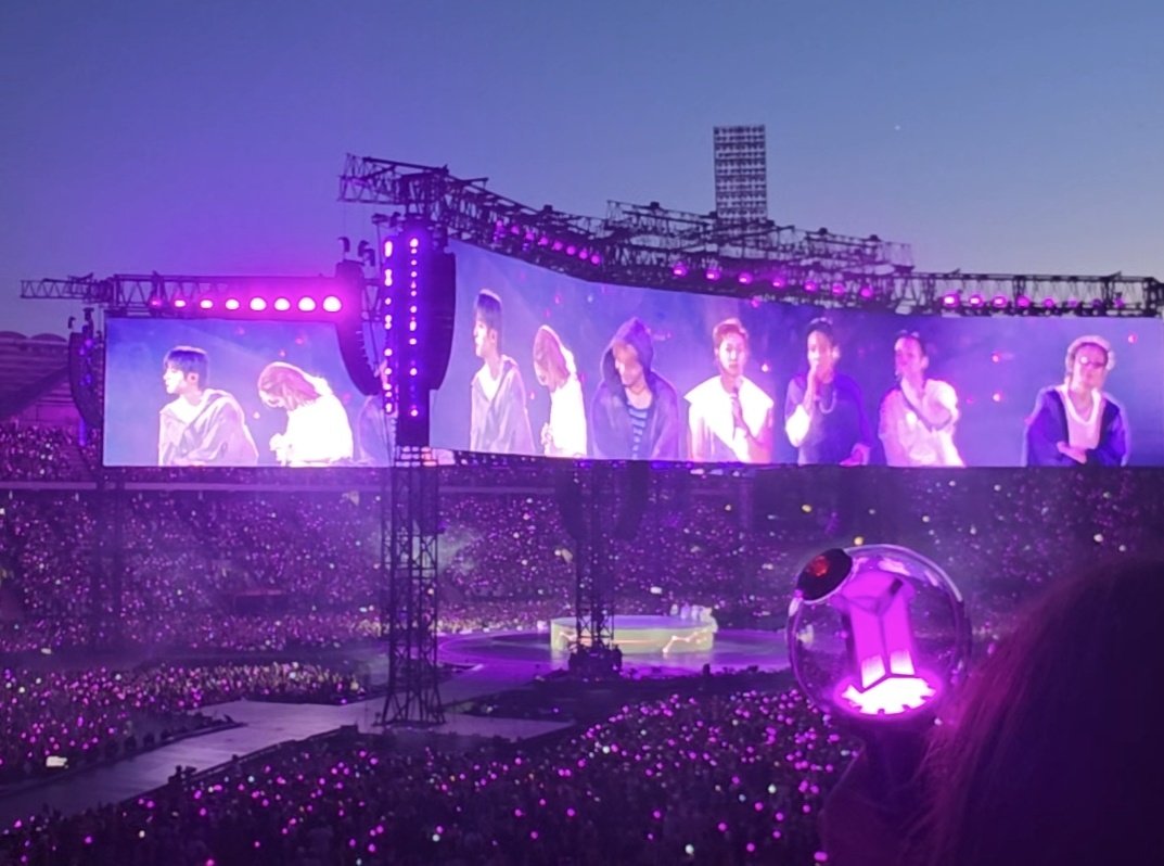 RoSyQua's tweet photo. 💜 #BTS_WORLDTOUR_ARIRANG_BRUSSELS https://t.co/n63EypvlBp