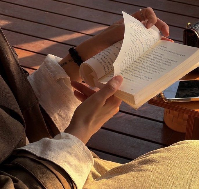 AlejaReads's tweet photo. Canceling plans to read DOES count as self-care.>>> https://t.co/vt8cTDkXnz