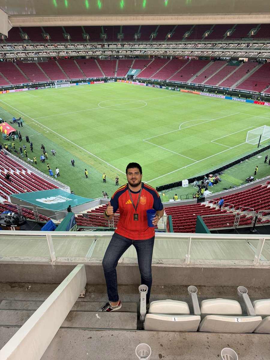 bbarajasm's tweet photo. Mundial en mi país, no podía faltar el partido en mi tierra, experiencia para toda la vida, inmejorable! 🎉⚽️🇺🇾🍻🇪🇸🏆🎊 https://t.co/aqoIhibNLZ