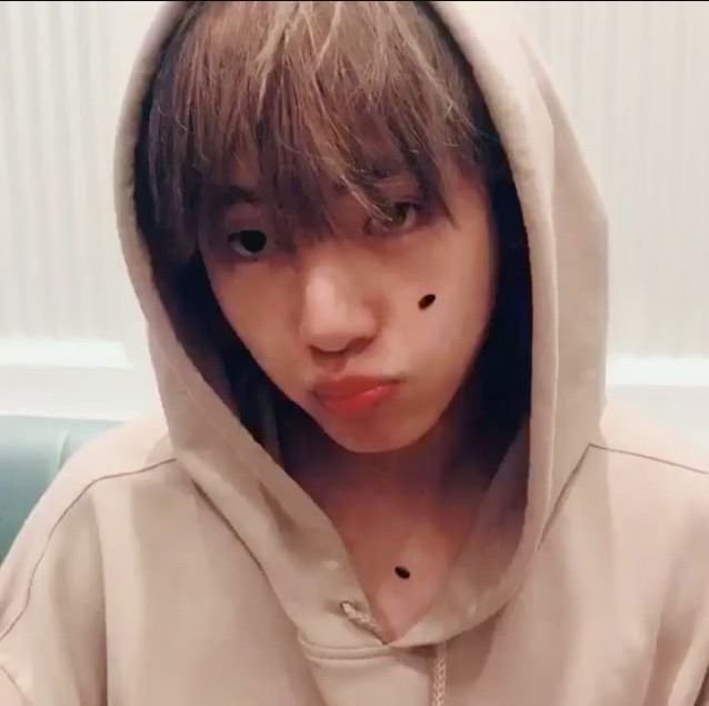 acervttom's tweet photo. 💋 FOTOS DO TAEHYUNG QUE EU NUNCA VI KKKKKKKKKKKK

 A THREAD https://t.co/DXBteXSq9G