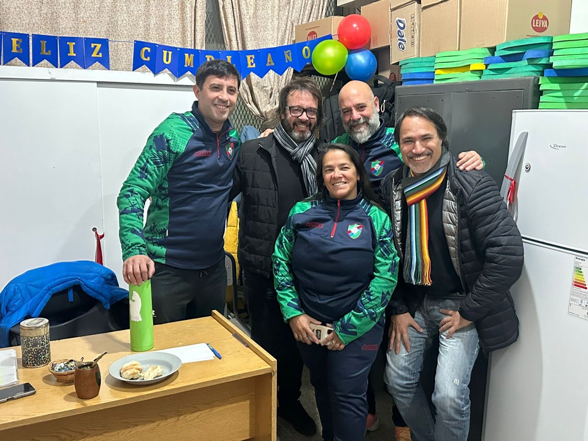 Leot14's tweet photo. ➡️Hoy visitamos los CEF 178 y 187 de📍La Matanza junto a sus equipos docentes, directivos e inspectores.
➡️Seguimos recorriendo el territorio Bonaerense💙, fortaleciendo la Educación Física, ampliando y garantizando derechos.
@Kicillofok @FerEspinozaOK
@magariovero @flaviaterigi https://t.co/bqfmS0KCyQ
