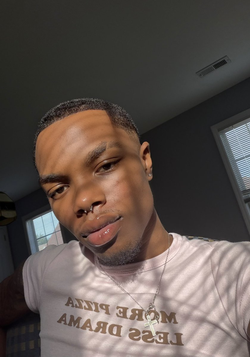 nofucksderek's tweet photo. 🌸💋 https://t.co/Wfh7SpH9qf