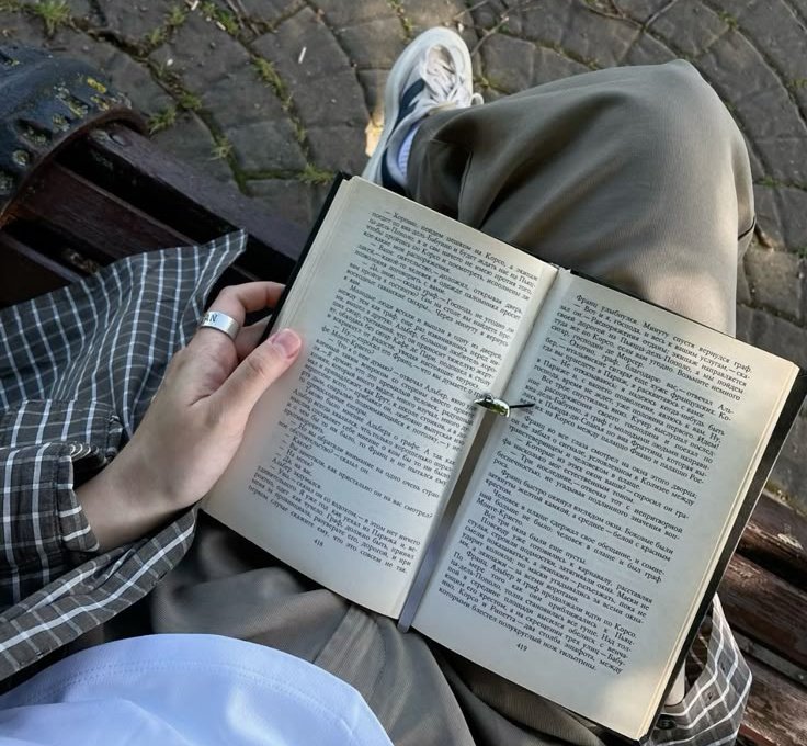 AlejaReads's tweet photo. Canceling plans to read DOES count as self-care.>>> https://t.co/vt8cTDkXnz