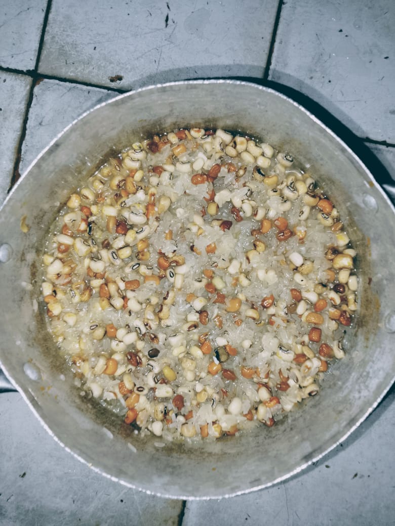fweshboymichael's tweet photo. "Do you love my cooking."❓🤔
#mikeskitchen #craystewriceandbeans #chefmike🧑🍳 https://t.co/w9igiGVfxa