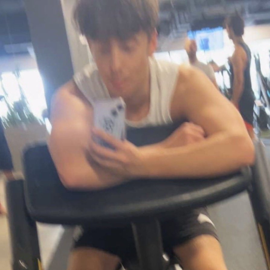tastebackrrys's tweet photo. the arm collection... it's so peak 😮💨
#joebird #leviticus #leviticustwt https://t.co/JijhATLii7