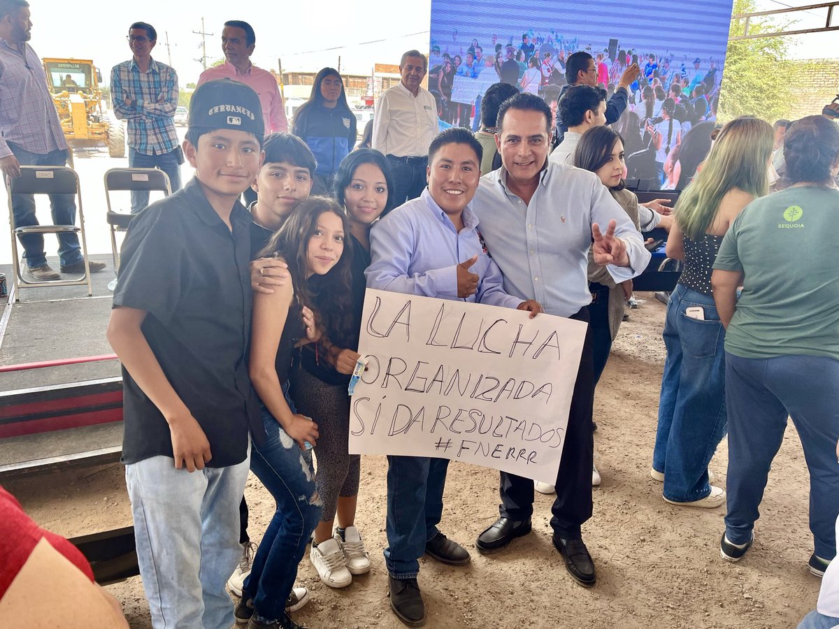 FNERRR26's tweet photo. Después de muchas manifestaciones de Estudiantes adheridos a la  Federación Nacional de Estudiantes Revolucionarios Rafael Ramírez - Oficial  maestros y padres de familia, hoy con la presencia del Gobernador de Durango el Dr. Esteban Villegas 

https://t.co/Z7kg550KCg https://t.co/qU5jAWQWBu