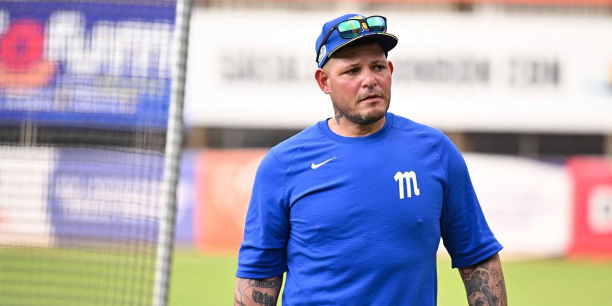 Soylegionario's tweet photo. Yadier Molina llegó a Venezuela para el mismo entregar los donativos personalmente.

Clase de gesto por parte del puertorriqueño. 👏 https://t.co/i23j5idIAO