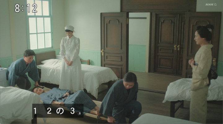 satosis's tweet photo. まだストレッチャーもない時代なんだよぬ…🧐
#風薫る #朝ドラ風薫る https://t.co/yYBnEHAClK