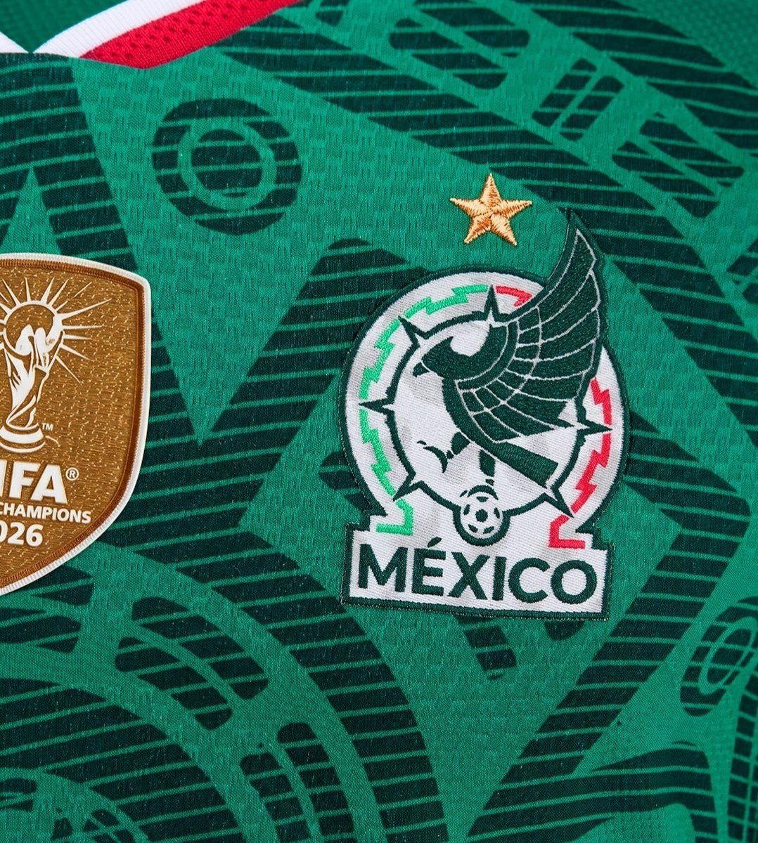 Noubariii's tweet photo. Por cierto. Poco se habla que la afición mexicana adoptó el “Y si sí?” de Pumas.

El más grande del país y de América por donde se le vea. https://t.co/fxXocd7KSC