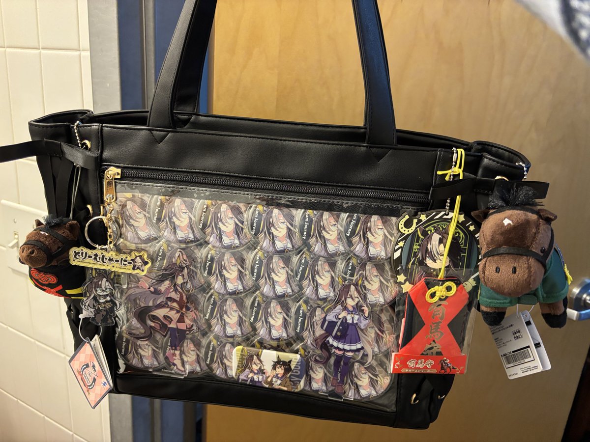 bluec1041's tweet photo. I made my first Umamusume ita bag! 
It had to be Dream Journey 🖤
Someday I hope to upgrade to 48 badges!
#umamusume 
#dreamjourney 
#ドリームジャーニー https://t.co/DWO2GyAtpq