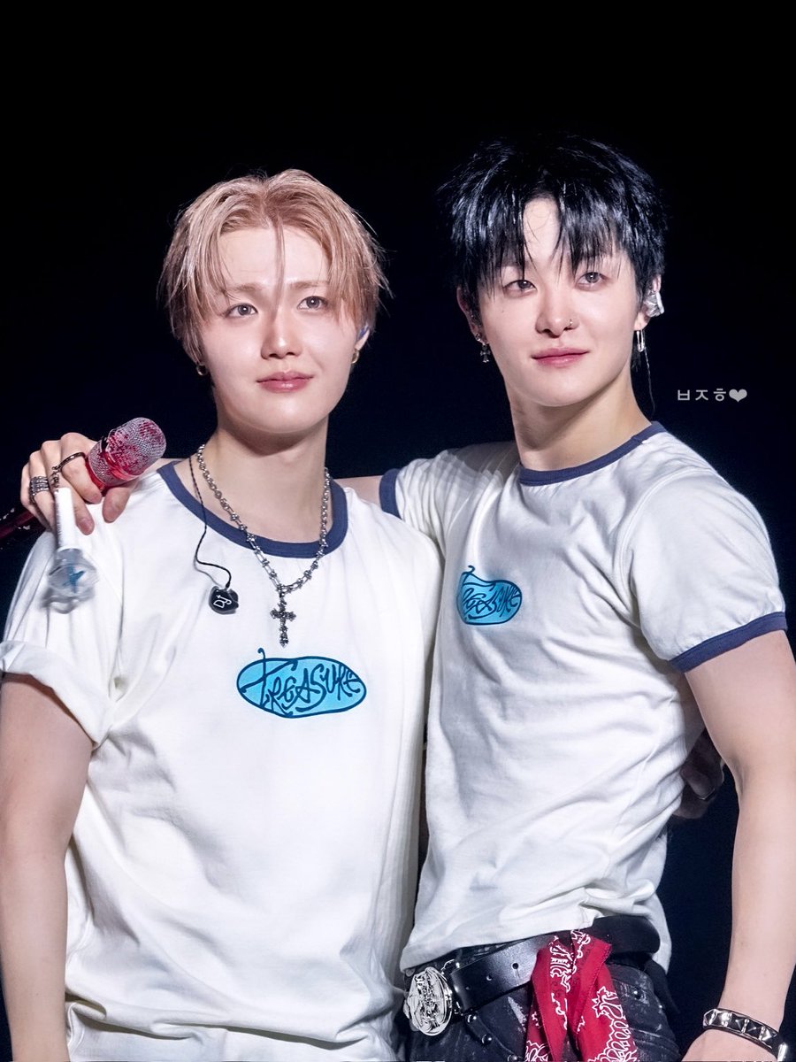 parkjihooni314's tweet photo. 260619 서울 첫콘
🐰💗🐶
#트레저 #treasure #JIHOON #박지훈 
#지훈 #ジフン https://t.co/WLx9pwSqPP
