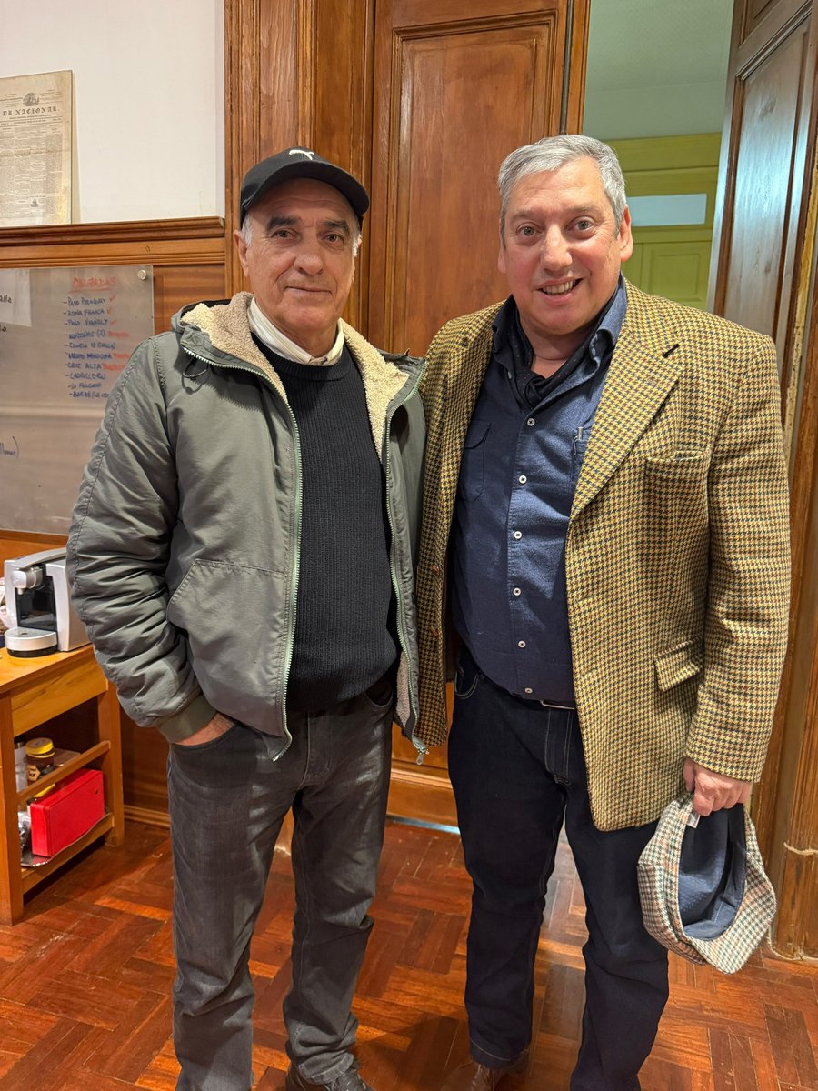 PajaroEnciso's tweet photo. Despedimos en su último día de funcionario municipal al amigo Mario Varela, luego distendida reunión con el Centro de Aviación de Florida, planificando actividades! https://t.co/rKYii9Alha
