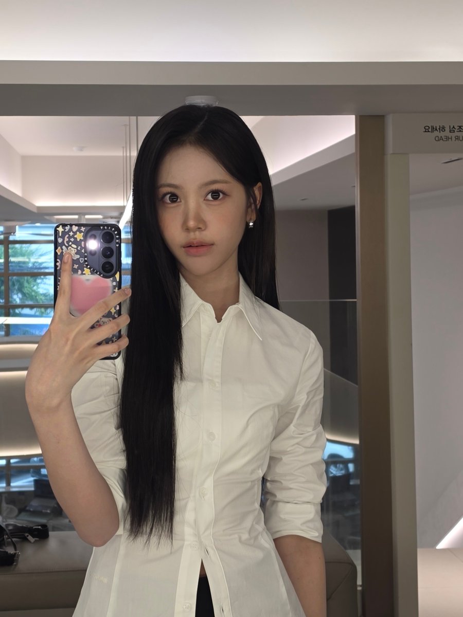 yerisgood's tweet photo. #CARMEN weverse update 

🤍 Have a nice day today~🫶 https://t.co/3qtx34MbPu