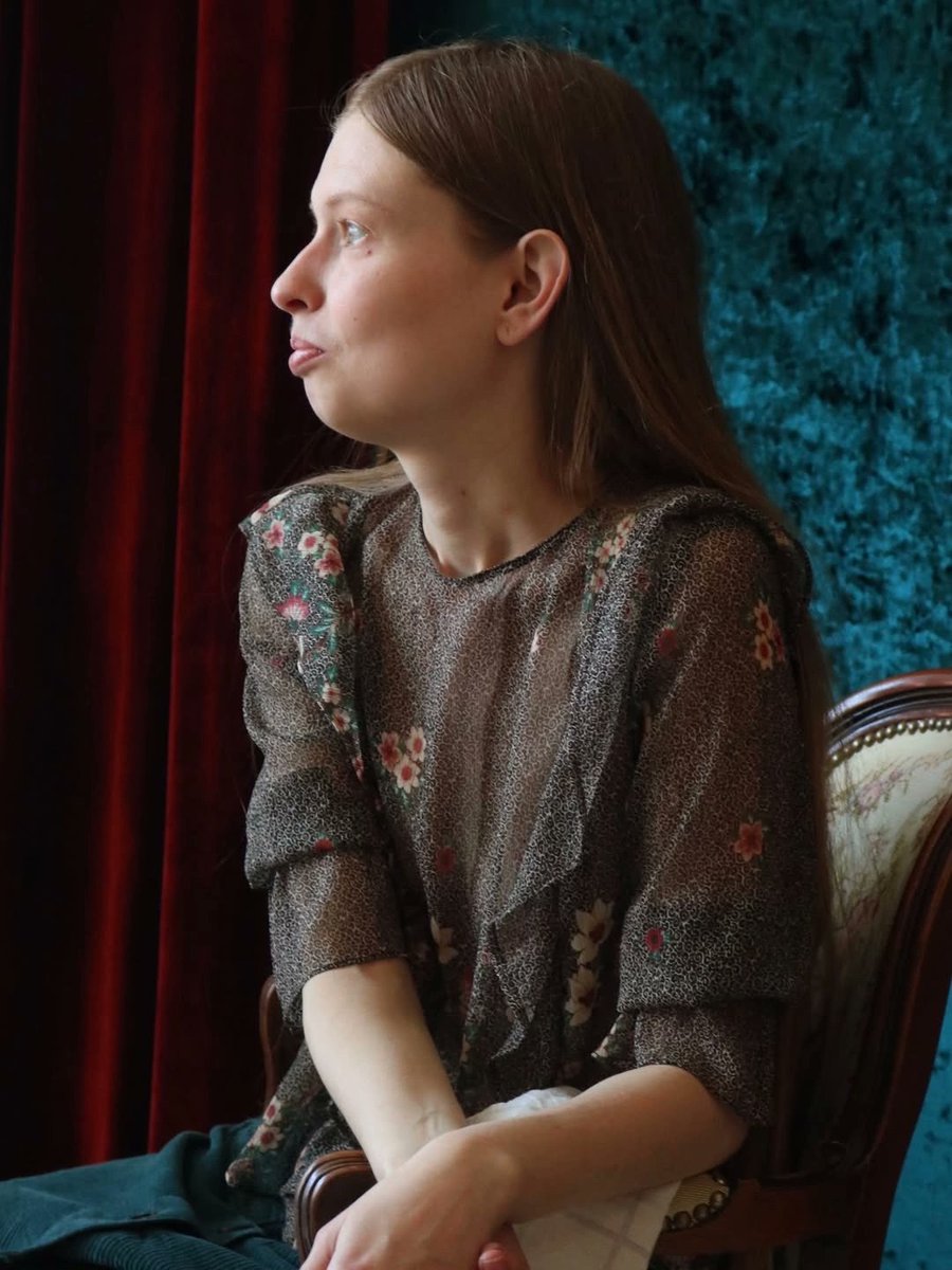 vedhelga's tweet photo. Отпозировала недавно на шикарной постановке. Получилось образно и гармонично по цветам 🎨
#model #art #muse #beautifulcolor https://t.co/Q4a0geTwN8