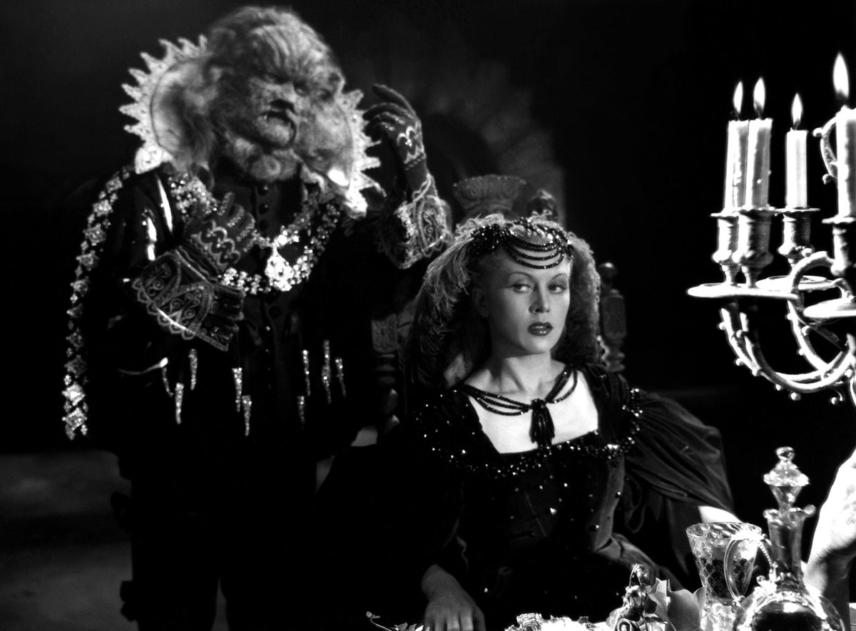 cervantino's tweet photo. 🇫🇷🎞️ Un día como hoy, pero de 1946, se estrenó La Bella y la Bestia, una de las grandes joyas del cine francés.

Su propuesta estética, sus efectos visuales, innovadores para su época, y la visión artística de Jean Cocteau la convirtieron en una película imprescindible en la historia del cine.

Si deseas encontrarte con este clásico, consulta la actividad que formará parte del 54 FIC: https://t.co/A3XcUG37Xm