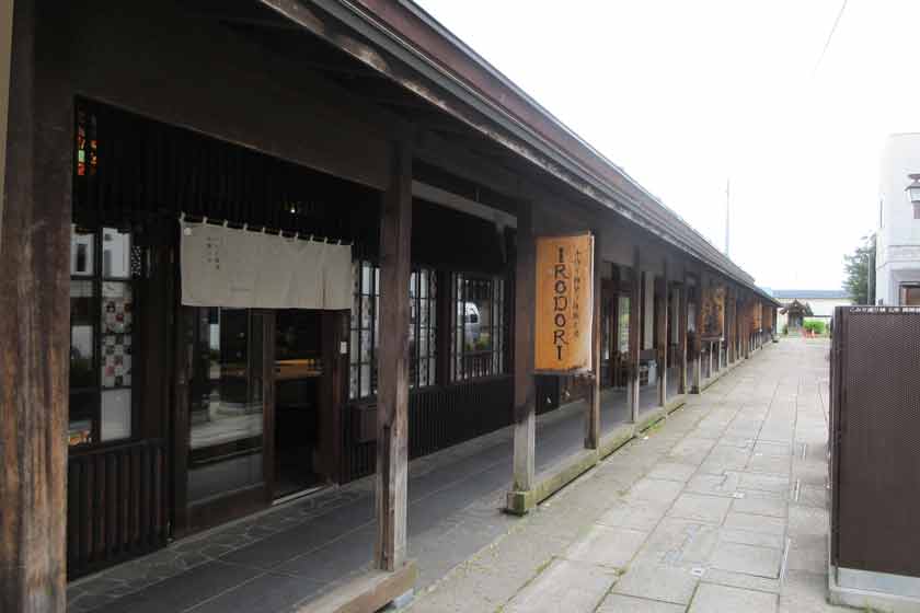 MIURAchief's tweet photo. おはようございます。

青森の旅、今回は2つの街を巡ってきました！
伝統の黒石市では、一歩足を踏み入れた瞬間に「えっ、江戸時代にタイムスリップした！？」と錯覚するほどの美しい街並みに感動…！

熱気の平川市では、なんと高さ11メートル超えの『世界一の巨大扇ねぷた』に遭遇！圧倒的な大迫力と青森の凄まじい情熱に、全身パワーがみなぎりました👹🔥

現地の写真や旅の様子は、こちらの毎日更新ブログでたっぷりお届けしています！ぜひ覗いてみてください👇✨

🔹江戸時代へタイムスリップ！？黒石市のこみせ通り https://t.co/5uHqLKjrXt

🔹世界一の巨大さ！？平川市で圧倒的なねぷたを体感！ https://t.co/MX9r0ukPwB

#企業公式が朝の挨拶を言い合う #企業公式つぶやき部 #企業公式さんと繋がりたい