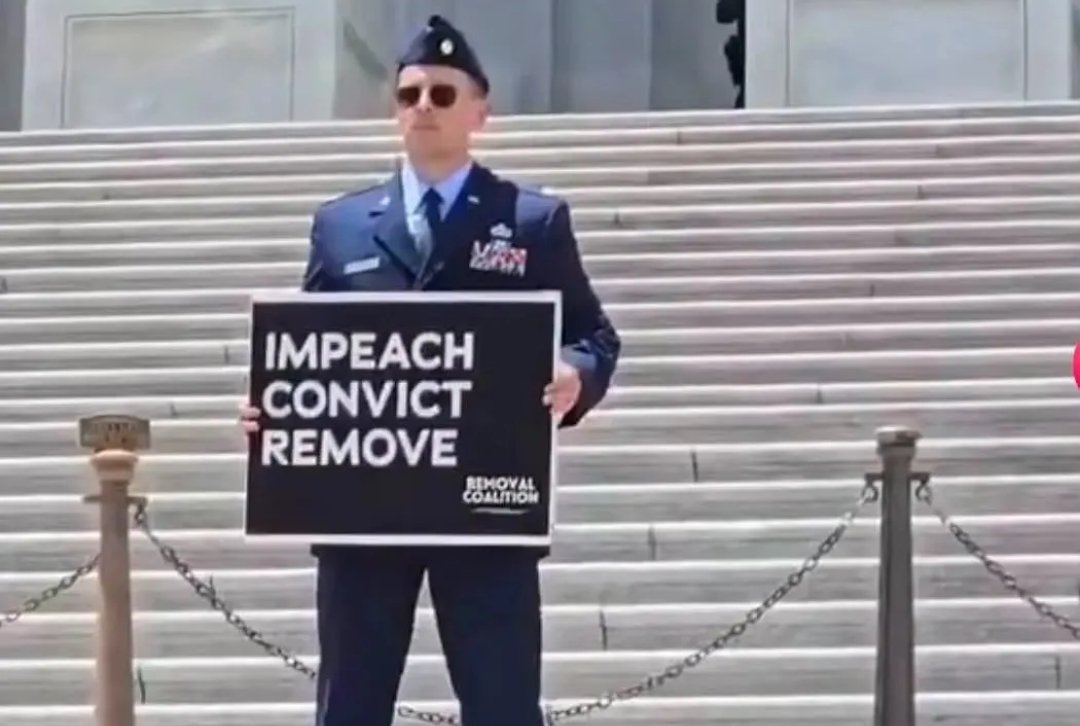 sarrah_bellus's tweet photo. I stand with US Air Force Major Jason Watson. This is what real bravery and patriotism looks like. https://t.co/UKC9fcNhgD