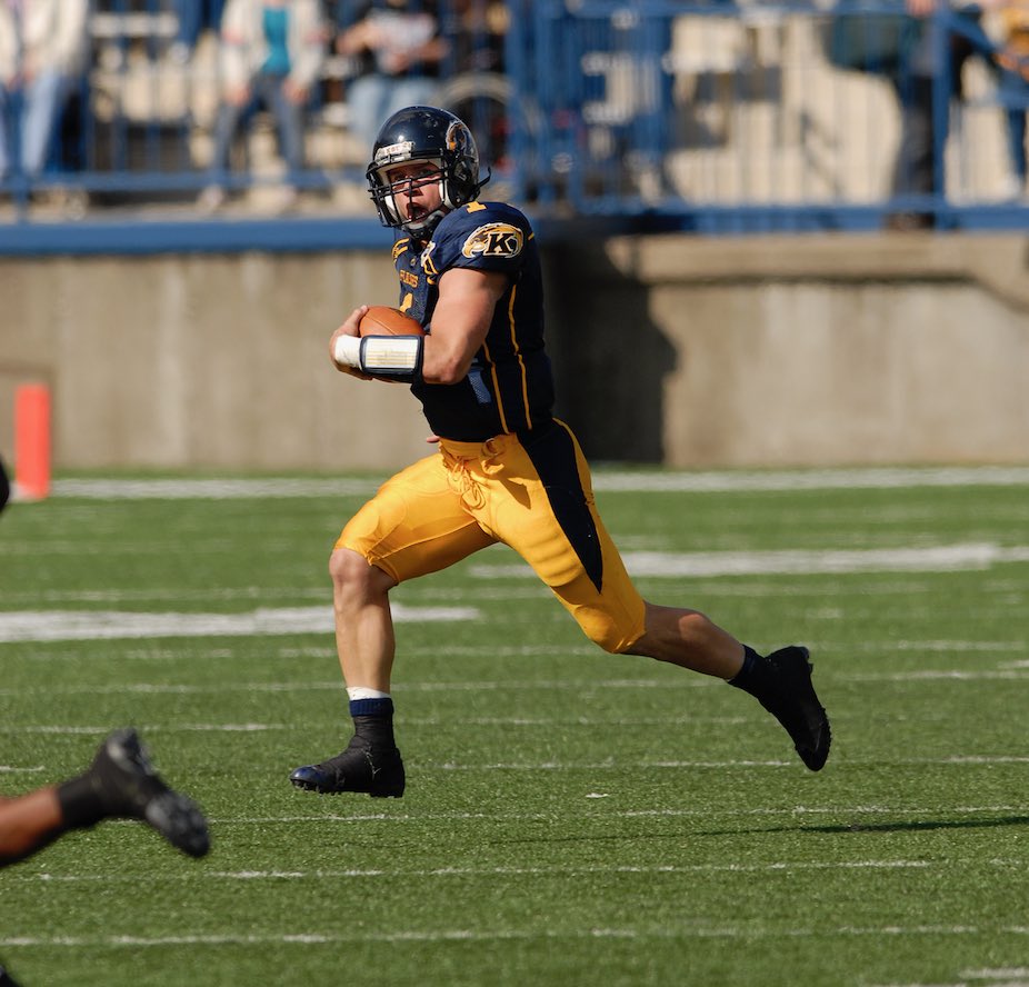 coachmacarney's tweet photo. Day #241 tweeting pics of @Edelman11 until he comes back to see the boys and signs the tradition wall @KentStFootball ⚡️🐿️ https://t.co/UB3ye7bYQo