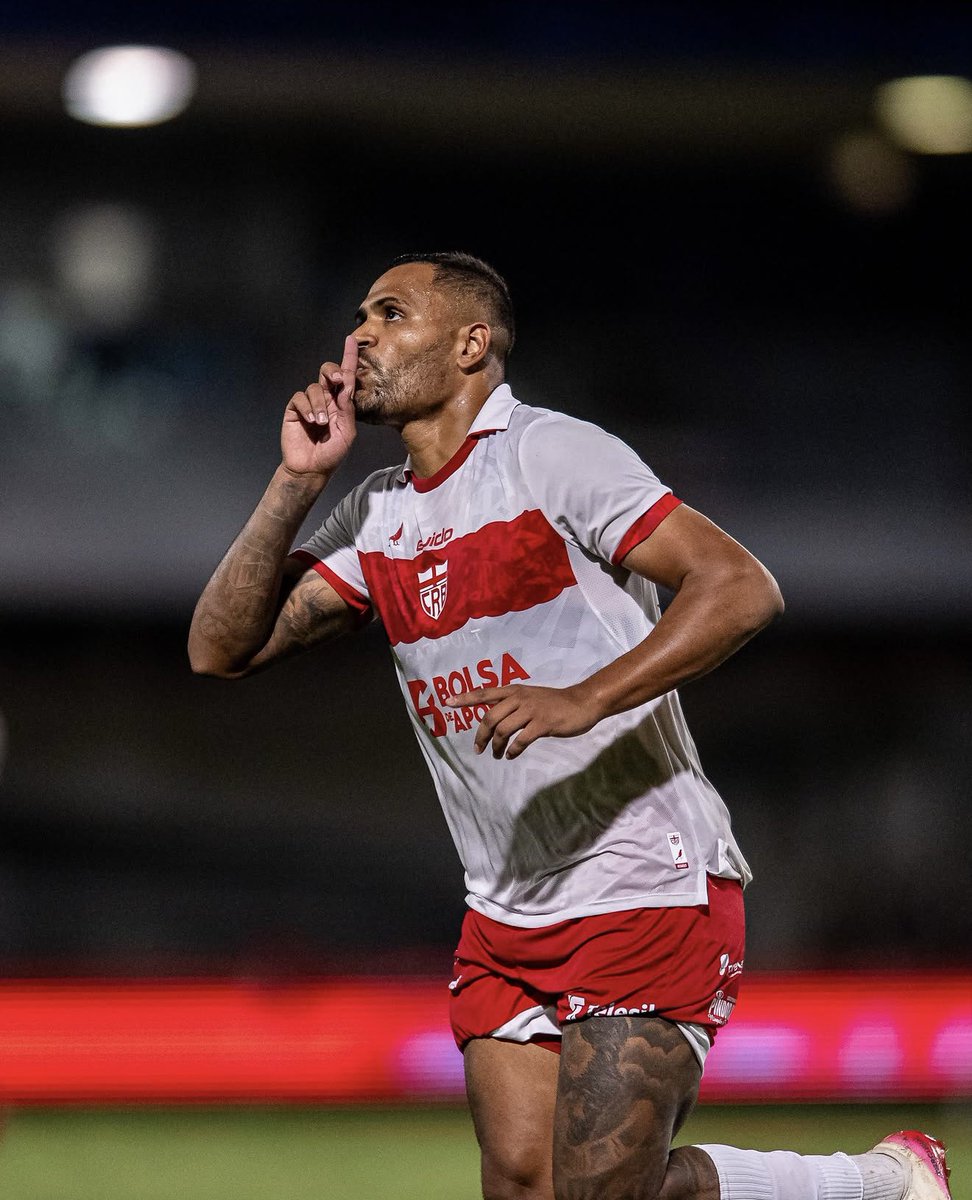futebol_info's tweet photo. 🚨 Agora! CRB recusa proposta do São Paulo pelo atacante Mikael.

A oferta do Tricolor era de empréstimo de uma temporada, com valor de compra fixado em R$ 10 milhões. A compra se tornaria obrigatória em caso de metas batidas.

O CRB só aceita venda direta. Por este modelo (venda direta), o São Paulo não contratará. Com isso, o negócio não deve acontecer.

🗞️ @UOL | @OGabrielSa 
📸 Francisco Cedrim/CRB