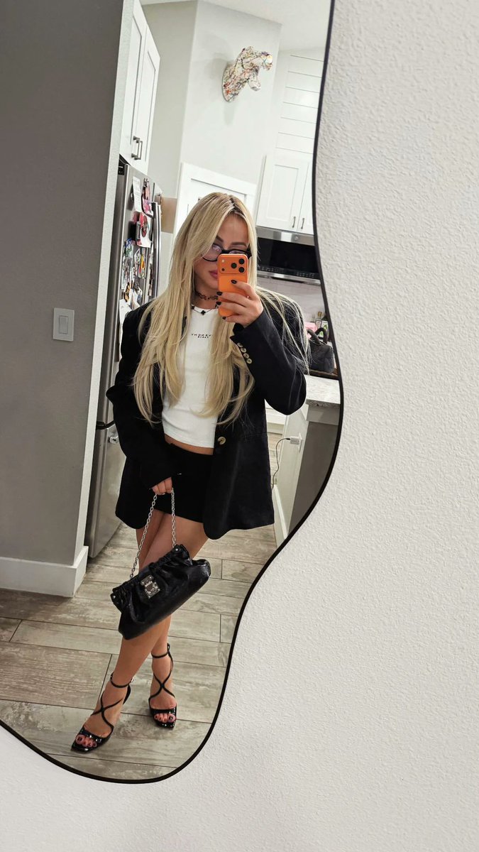 WWP245's tweet photo. Liv Morgan https://t.co/fLyYPDLIFz