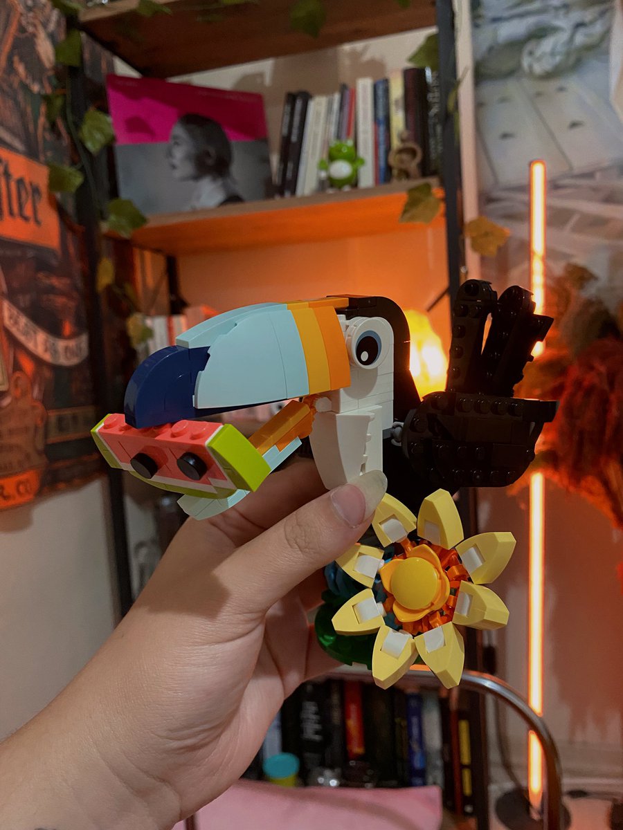 tugbaergint's tweet photo. dört buçuk senedir yaptığımız ilk ve tek lego <3 https://t.co/qWdJDk2nRi