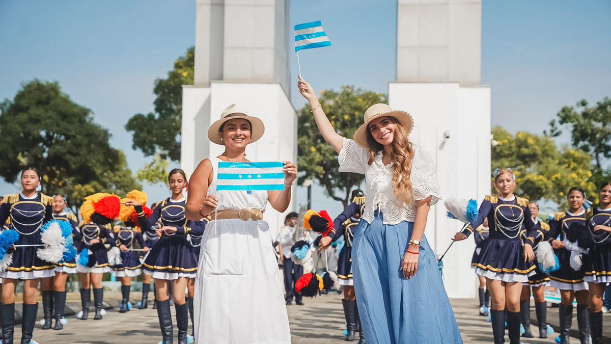 DASEAlcaldiaGye's tweet photo. 🎉 ¡Julio se vive con orgullo en la Ciudad de Todos!

Los guayaquileños llenaron de música, tradición y civismo el pregón “El Orgullo de Nuestro Barrio”, dando inicio a las fiestas julianas junto a estudiantes, adultos mayores y vecinos del sector. https://t.co/nbDB6znViA