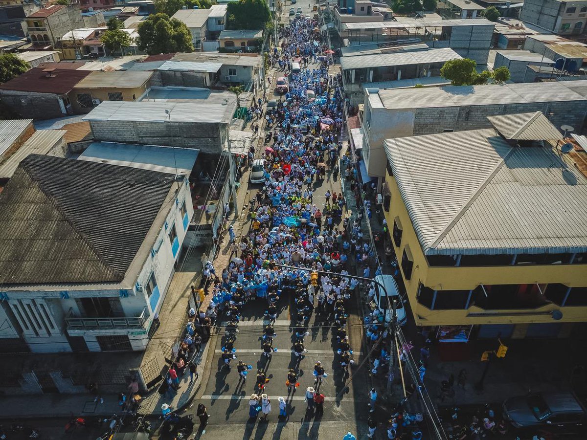DASEAlcaldiaGye's tweet photo. 🎉 ¡Julio se vive con orgullo en la Ciudad de Todos!

Los guayaquileños llenaron de música, tradición y civismo el pregón “El Orgullo de Nuestro Barrio”, dando inicio a las fiestas julianas junto a estudiantes, adultos mayores y vecinos del sector. https://t.co/nbDB6znViA
