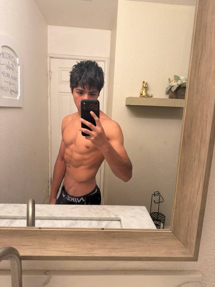 1fck5i's tweet photo. M Latino looking for females only(no sellers) #horny #esex #nsfw
Shoot me a dm https://t.co/AGMdHLiVU1