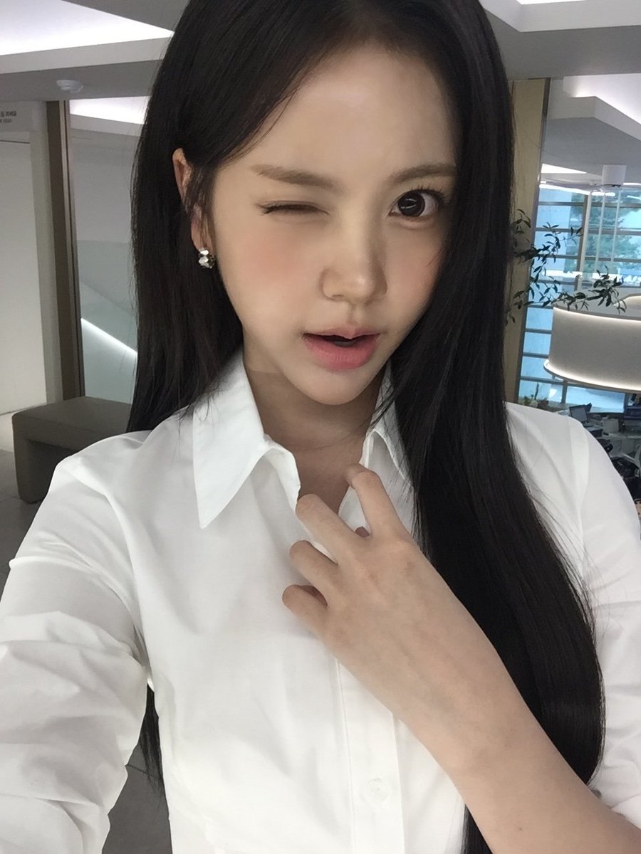 H2HCARMEN_INA's tweet photo. #CARMEN WEVERSE POST 020726

​🤍 Semoga harimu juga menyenangkan hari ini ping~ 🫶
(1/3)

#Hearts2Hearts #카르멘 
@Hearts2Hearts https://t.co/nRKzRFpQLS