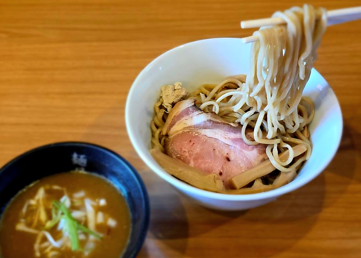 menyamusou3737's tweet photo. 『特濃つけ麺』
（並、中、同料金）
開始してます
麺には
・ハルヨコイ
・ユメチカラ
・胚芽
香りを楽しめます！
※スープの濃度が高いので、調整しながら麺をつけて食べてください。
※スープのおかわりは２００円となります。
大盛、特盛は、１杯スープおかわりついてます。 https://t.co/HnSFVCUVkI