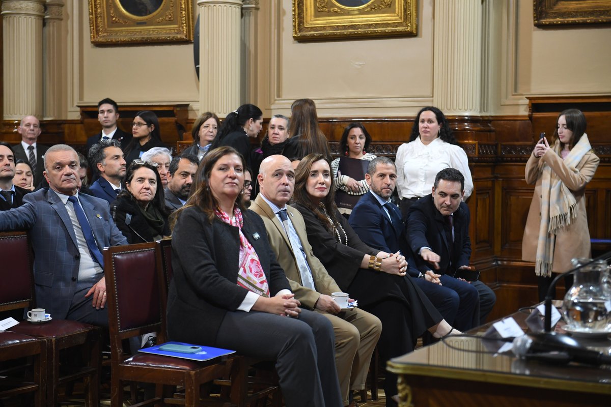 VVNoticiasX's tweet photo. Propiciado por la vicepresidente de la Nación y titular del Senado, Victoria Villarruel, y organizado por la Dirección General de Relaciones Internacionales de la Cámara Alta, se llevó a cabo, en el salón Illia, el "Seminario Internacional sobre la Encíclica Magnifica Humanitas" https://t.co/DCEuB6cFWb