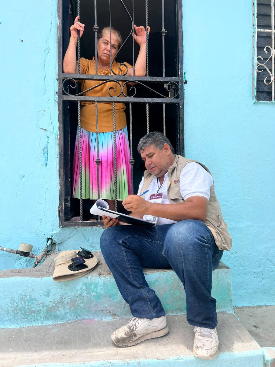 Bety_Olivares's tweet photo. Hoy caminamos las calles de la Colonia Huizache en Culiacán, #Sinaloa, visitamos a la ciudadanía casa por casa, invitándoles a que acudan a la #JornadaDePaz, donde les atenderán los tres órdenes de gobierno.

Continuemos trabajando y construyendo comunidad, para que junt@s reconstruyamos el tejido social.

#HumanismoMexicano
#PrimeroLosPobres
#LosJóvenesUnenAlBarrio 🇲🇽❤️