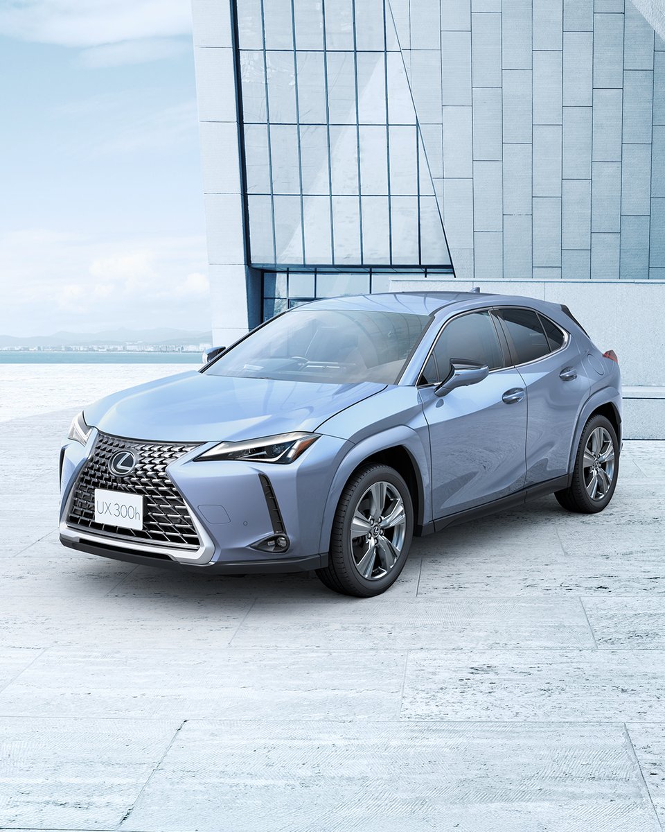 lexus_jpn's tweet photo. 【 「UX」に”Shining Essence”を追加設定 】

LEXUSは「UX300h」に “Shining Essence” を追加設定し、全国のレクサス店を通じて9月1日から発売します。

エクステリアでは、新たに「SOU（蒼）」を加えた全8色展開とし、スピンドルグリルはシルバー塗装を施し、LEDヘッドランプはアルミ蒸着とすることで、光を美しく反射させるとともに、美しい輝きを長期間にわたって維持します。さらに、ボディカラーと同色のフェンダーアーチモールを設定しました。
インテリアでは、ドアスイッチおよびコンソールパネルにLEXUS初となるレイヤーグリッド加飾を採用し、L texシート（運転席・助手席ベンチレーション機能&ヒーター付）標準装備とすることで、上質で快適な室内空間を提供します。

詳しくはこちら
⇒https://t.co/MK9GMOWb1w

#LEXUS #レクサス #LEXUSUX #UX