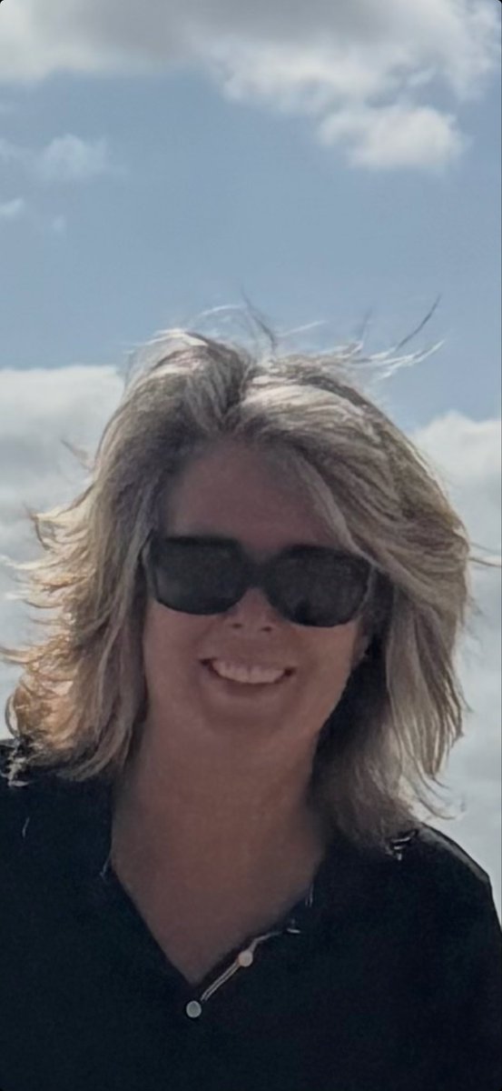 Bernie11223344's tweet photo. @UscgDan I am over 63 and no plastic surgery no make up at the beach. Diana would put me to shame. https://t.co/pndfjOIlzD