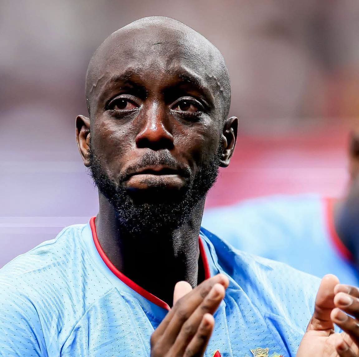 shno74's tweet photo. إفريقيا كانت قريبة جدًا… لكنها انهارت في اللحظات الأخيرة! 💔

جنوب أفريقيا 🇿🇦 استقبلت هدفًا قاتلًا في الدقيقة 92.

كوت ديفوار 🇨🇮 سقطت في الدقيقة 86.

جمهورية الكونغو الديمقراطية 🇨🇩 ظلت متقدمة حتى الدقيقة 74، قبل أن تنهار وتغادر بلا أي نقطة.

السنغال 🇸🇳 أهدرت تقدمًا بهدفين، بعدما استقبلت هدفين بين الدقيقتين 85 و89.

أربع مباريات… أربعة سيناريوهات مختلفة، لكن النهاية كانت واحدة: منتخبات أفريقيا فرّطت في مباريات كانت بين أيديها.

الموهبة موجودة، والروح القتالية أيضًا، لكن ما ينقص في كثير من الأحيان هو إدارة الدقائق الأخيرة، تلك اللحظات التي تصنع الفارق بين المجد والندم.

القارة السمراء أصبحت أقرب من أي وقت مضى لمنافسة الكبار، لكن في هذا المستوى، لحظات قليلة من فقدان التركيز كفيلة بتحويل الحلم إلى حسرة كبيرة.