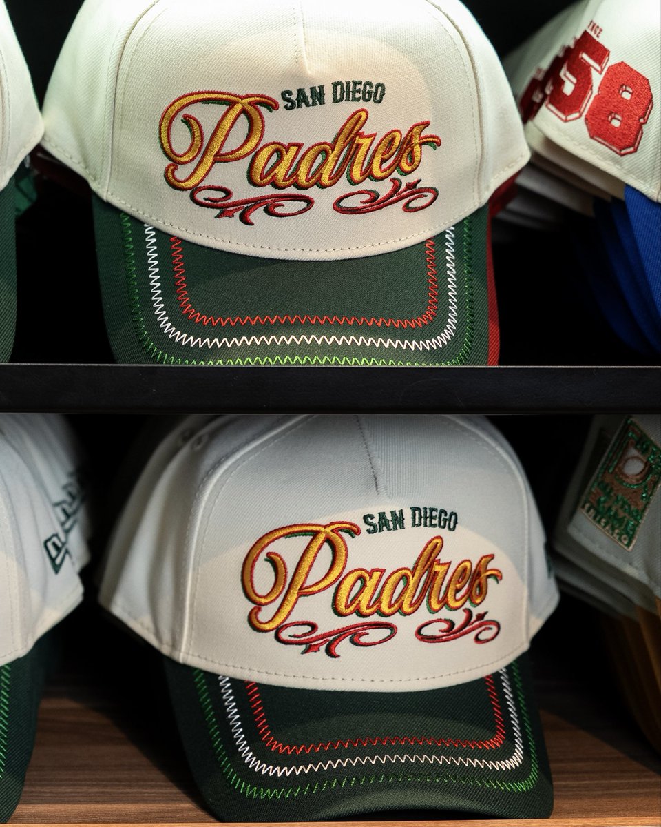 NewEraMx's tweet photo. MLB Tricolor x @NewEraMx 🇲🇽

El 💚,🤍 y ❤️ de nuestro país toman el frente, tipografías que se sienten clásicas y que elevan tu estilo

Cuando llevas el tricolor, ya estás representando a México. Disponible en: https://t.co/MnT1CEV746, New Era App y New Era Stores.

#NewEraMéxico https://t.co/ANjy5KIZ1T