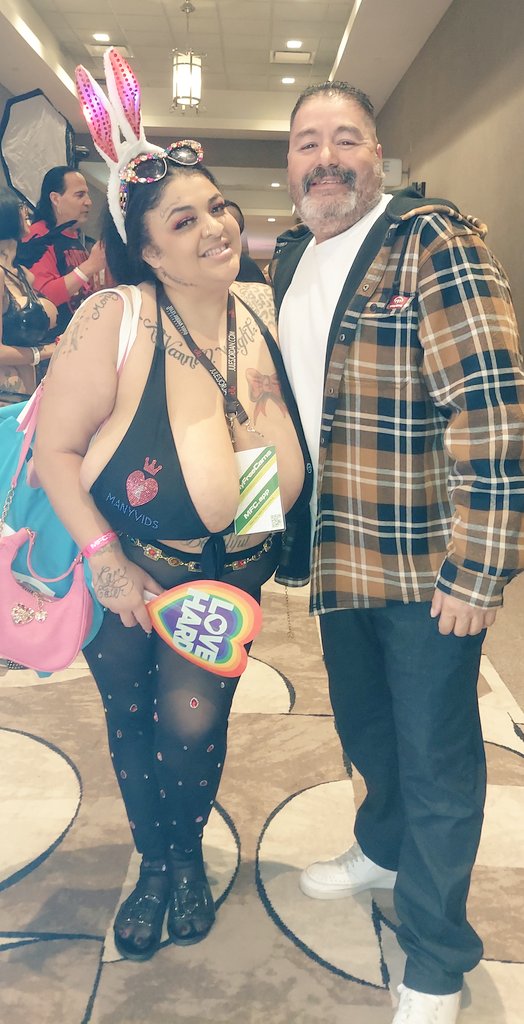 shaymus_69's tweet photo. BIG HAPPY BIRTHDAY to my friend @rubymonroexxx https://t.co/ZDHzmCUA0l