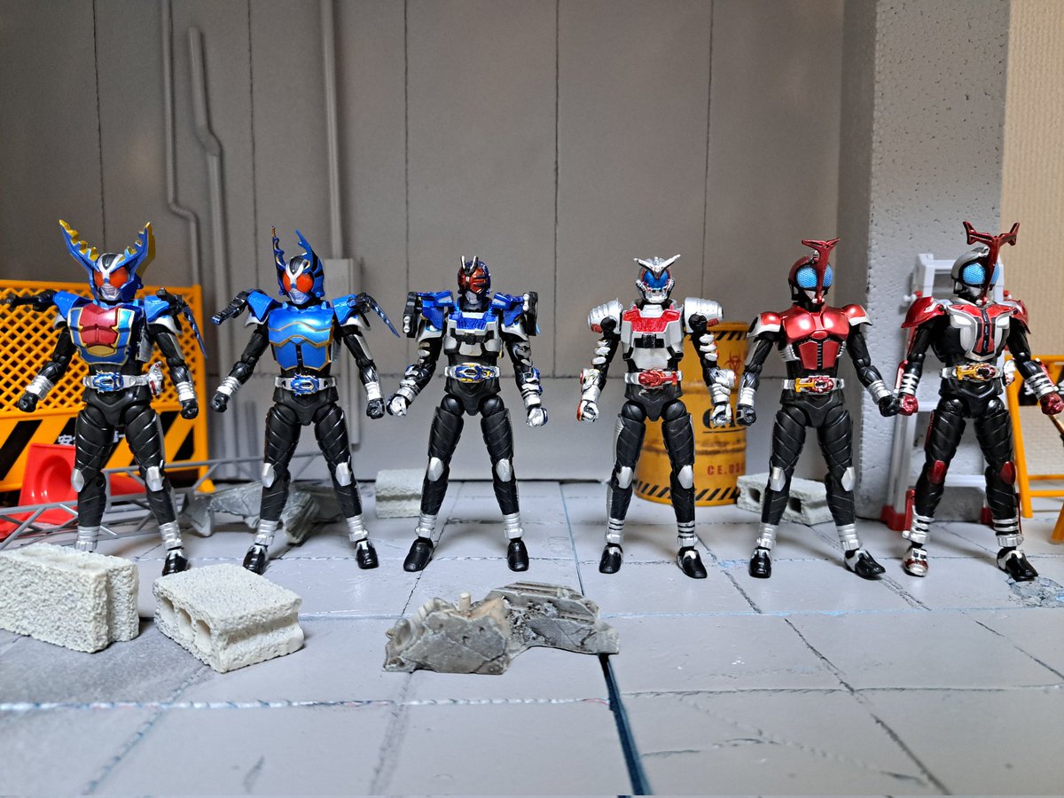 passing108's tweet photo. やっぱりこの並びっていいな
進化してるって感じられて

#掌動
#仮面ライダーカブト
#仮面ライダーカブト20th https://t.co/1qtfY4N1Lo
