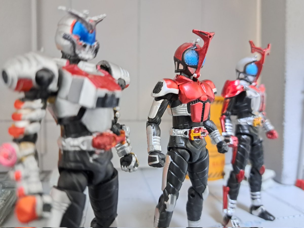 passing108's tweet photo. やっぱりこの並びっていいな
進化してるって感じられて

#掌動
#仮面ライダーカブト
#仮面ライダーカブト20th https://t.co/1qtfY4N1Lo