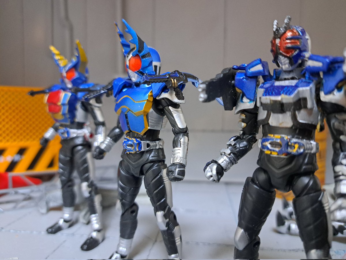 passing108's tweet photo. やっぱりこの並びっていいな
進化してるって感じられて

#掌動
#仮面ライダーカブト
#仮面ライダーカブト20th https://t.co/1qtfY4N1Lo