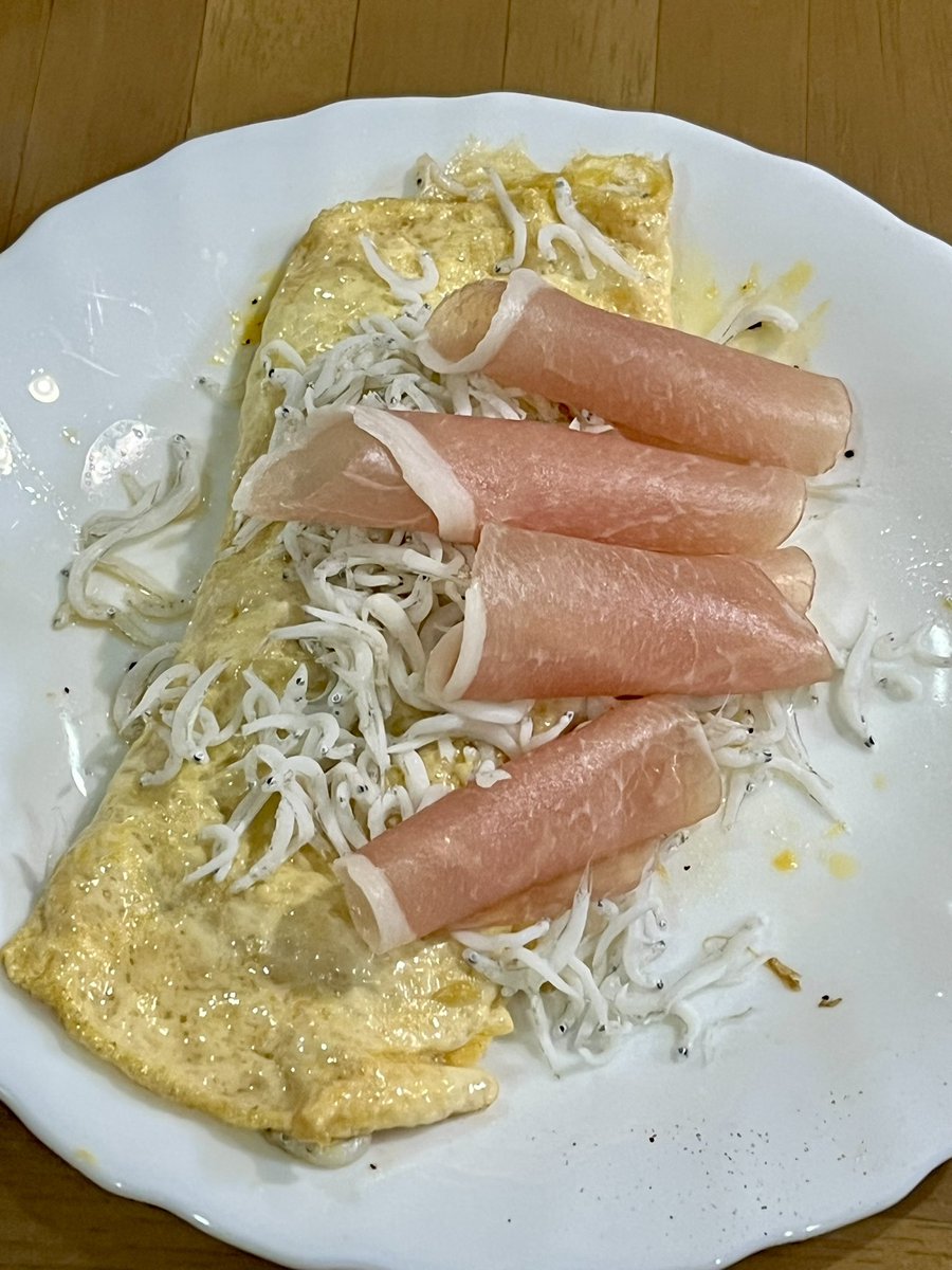 toru_prince's tweet photo. 7/1水曜日の晩酌は #ブーメラン食堂 
ランチでお腹いっぱいになり
夜になっても全然お腹が空かない罠
#オムレツ に #釜揚げしらす と #生ハム のっけ
1/4頂きました
しらすの塩味がちょうど良い塩梅です(^-^)。。。

#大阪グルメ
#しあわせご飯プラス https://t.co/tY1HcFykgL