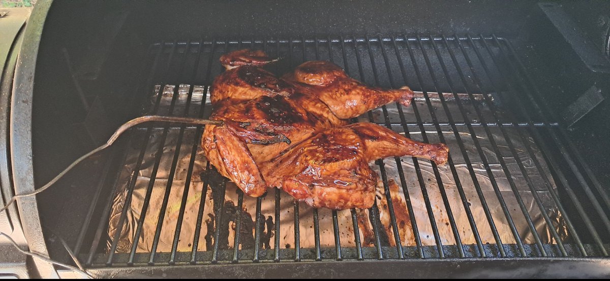mtnkatfsh's tweet photo. Smokin' a chicken and a good cigar on sunny afternoon!!! What could be better!! https://t.co/KUC6CaRoYT