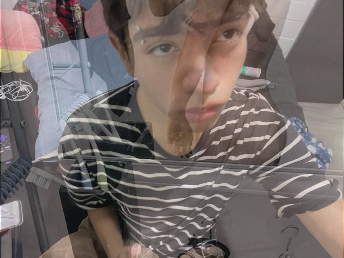 ethers4d's tweet photo. pues ya también me toca solo que no se en cual me veo mejor 🫠 https://t.co/9aQw6S8Dmq